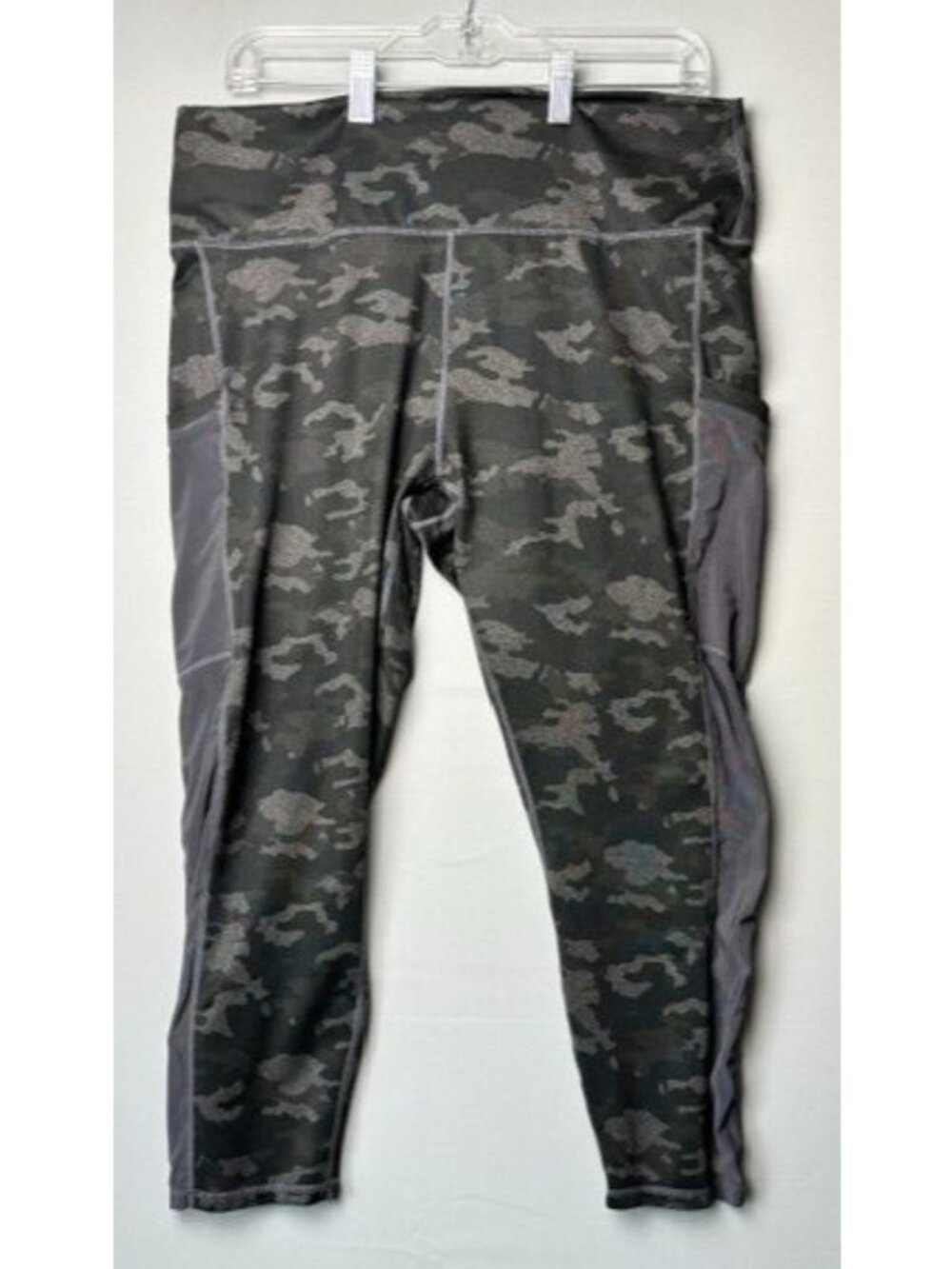 Fabletics Women's XXL Camo high Rise Powerhold 7/8 Leggings Mesh Side Pockets